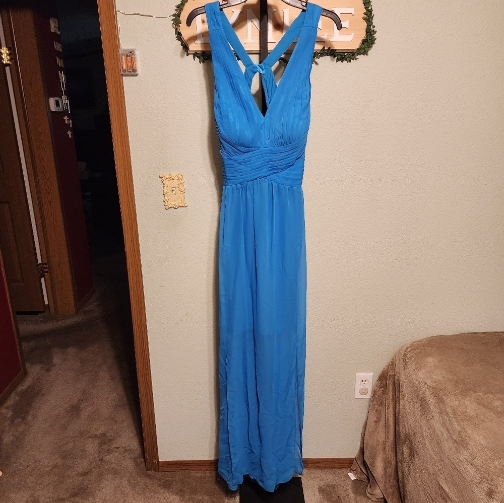 NWT Womens Hailey By Adrianna Papell V-Neckline Ruched Sleeveles Dress. Size 14.